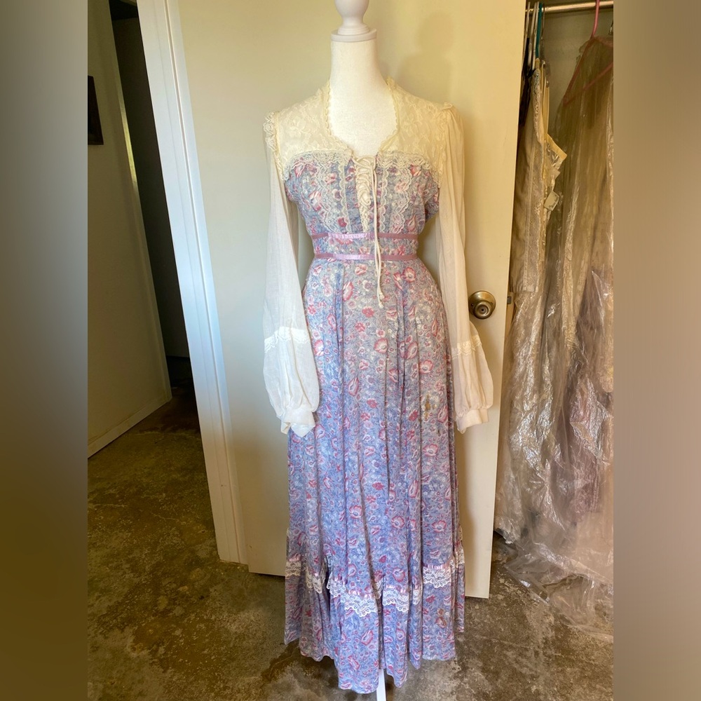 Vintage gunne sax dress size 6 lilac floral cotton, long sleeve and full skirt